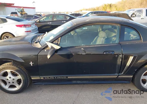 2000 Ford Mustang z USA, uszkodzony, nr VIN 1FAFP4045YF185211